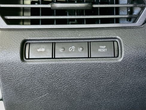 Used 2023 Nissan Altima 2.5 SV FWD image 16