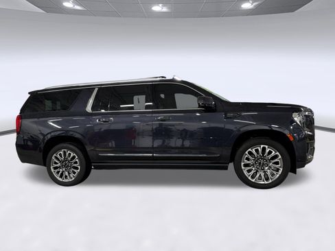 Used 2023 GMC Yukon XL Denali Ultimate AWD/4WD image 7