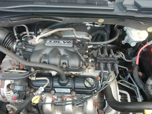 Used 2010 Dodge Grand Caravan SXT FWD image 38