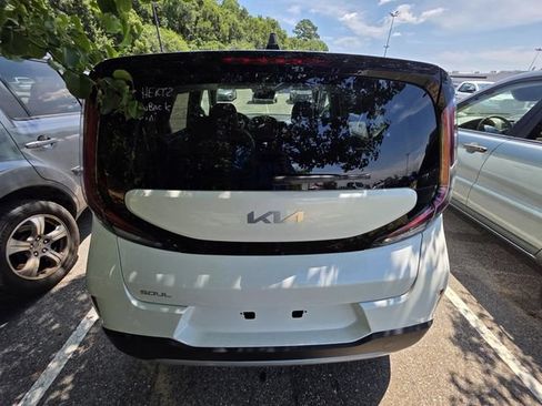 Used 2025 Kia Soul LX w/ LX Technology Package FWD image 3