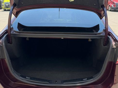 Used 2018 Ford Fusion SE w/ Fusion SE Technology Package FWD image 10