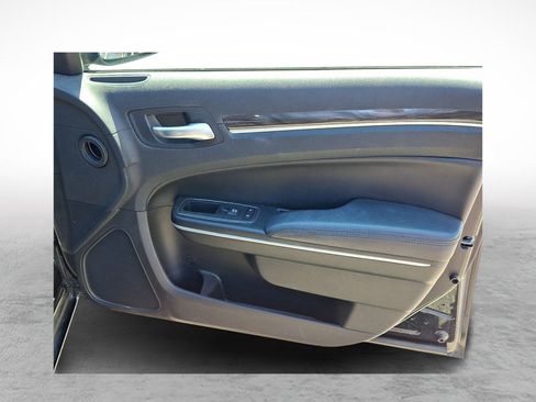 Used 2019 Chrysler 300 Touring w/ Sport Appearance Package RWD image 10