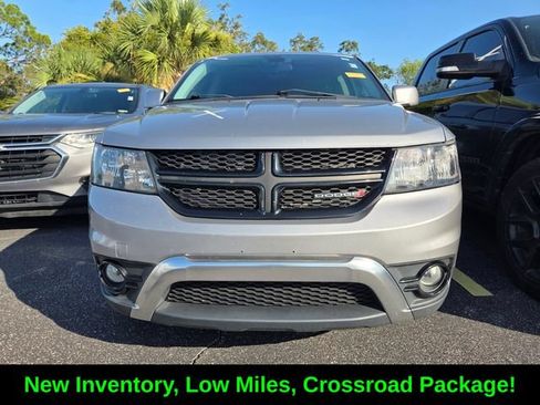 Used 2018 Dodge Journey Crossroad w/ Nav & Sun Group FWD image 2