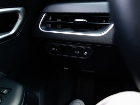 Used 2025 Kia K4 FWD image 13