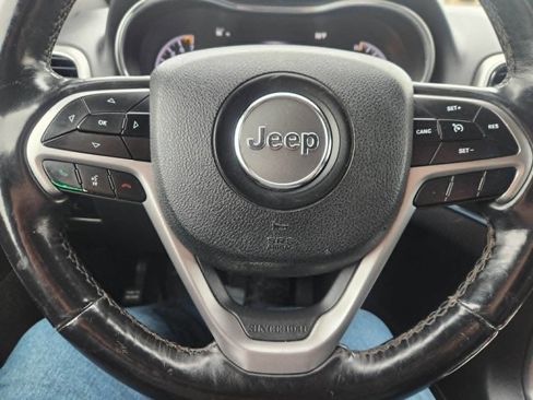 Used 2018 Jeep Grand Cherokee Limited image 23