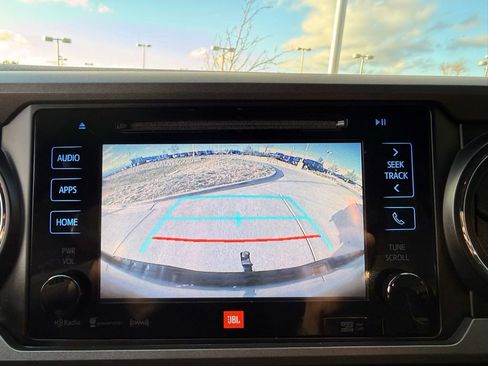 Used 2019 Toyota Tacoma TRD Off-Road AWD/4WD image 17