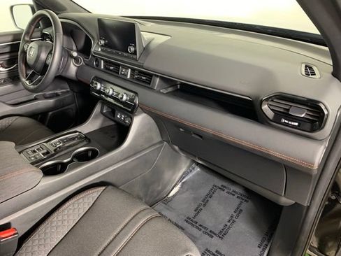 Used 2025 Honda Pilot Sport image 5