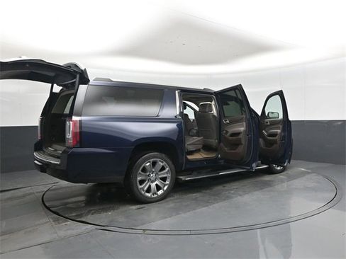Used 2018 GMC Yukon XL Denali image 48
