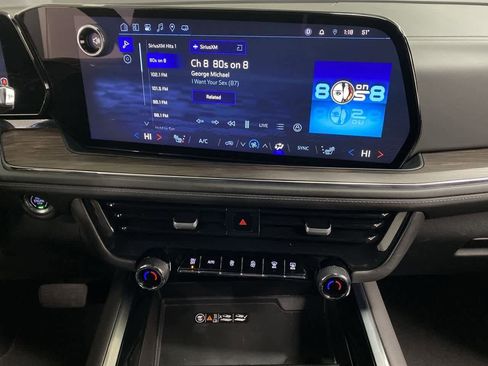 Used 2025 Chevrolet Suburban Z71 image 24