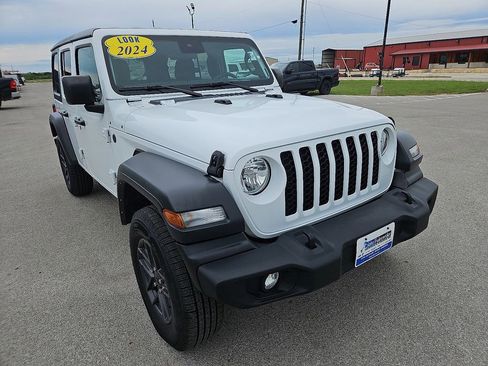 Used 2024 Jeep Wrangler Unlimited Sport AWD/4WD image 11
