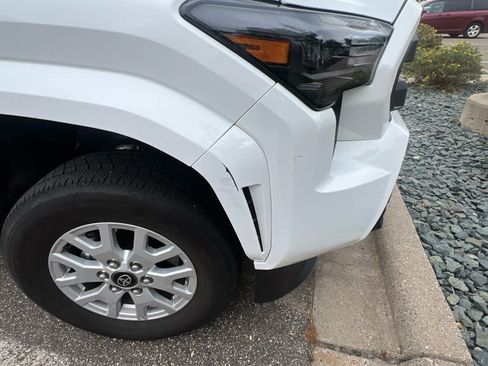 Certified 2024 Toyota Tacoma SR5 AWD/4WD image 7