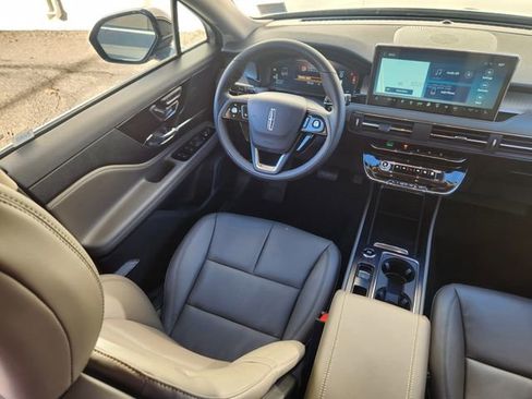 New 2026 Lincoln Corsair Premiere image 10