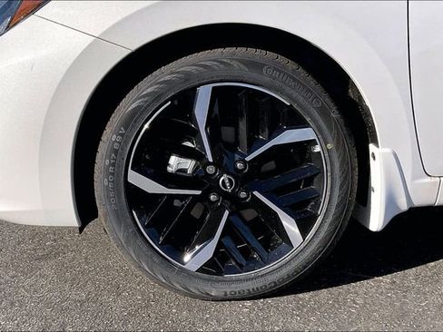 New 2025 Nissan Versa SR w/ Trunk Package FWD image 8