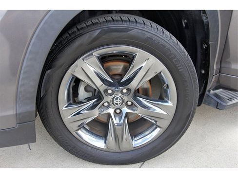 Used 2018 Toyota Highlander Limited Platinum image 31