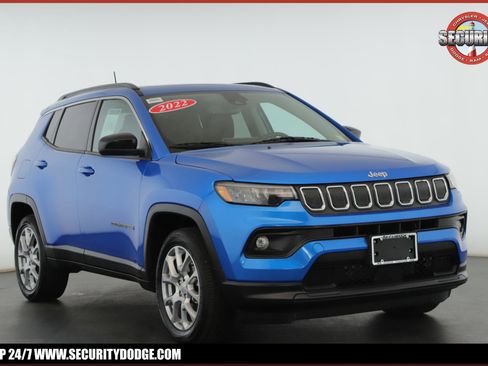 Used 2022 Jeep Compass Latitude w/ Sun and Sound Group AWD/4WD image 1