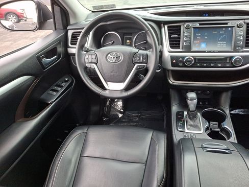 Used 2018 Toyota Highlander XLE w/ Protection Package #3 image 10