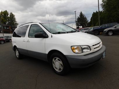 Used 2000 Toyota Sienna LE w/ LE Extra Value Pkg