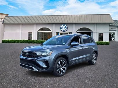 Used 2023 Volkswagen Taos SE w/ Panoramic Sunroof Package