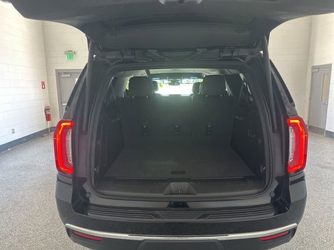 Used 2024 GMC Yukon XL SLT w/ SLT Luxury Package AWD/4WD image 11