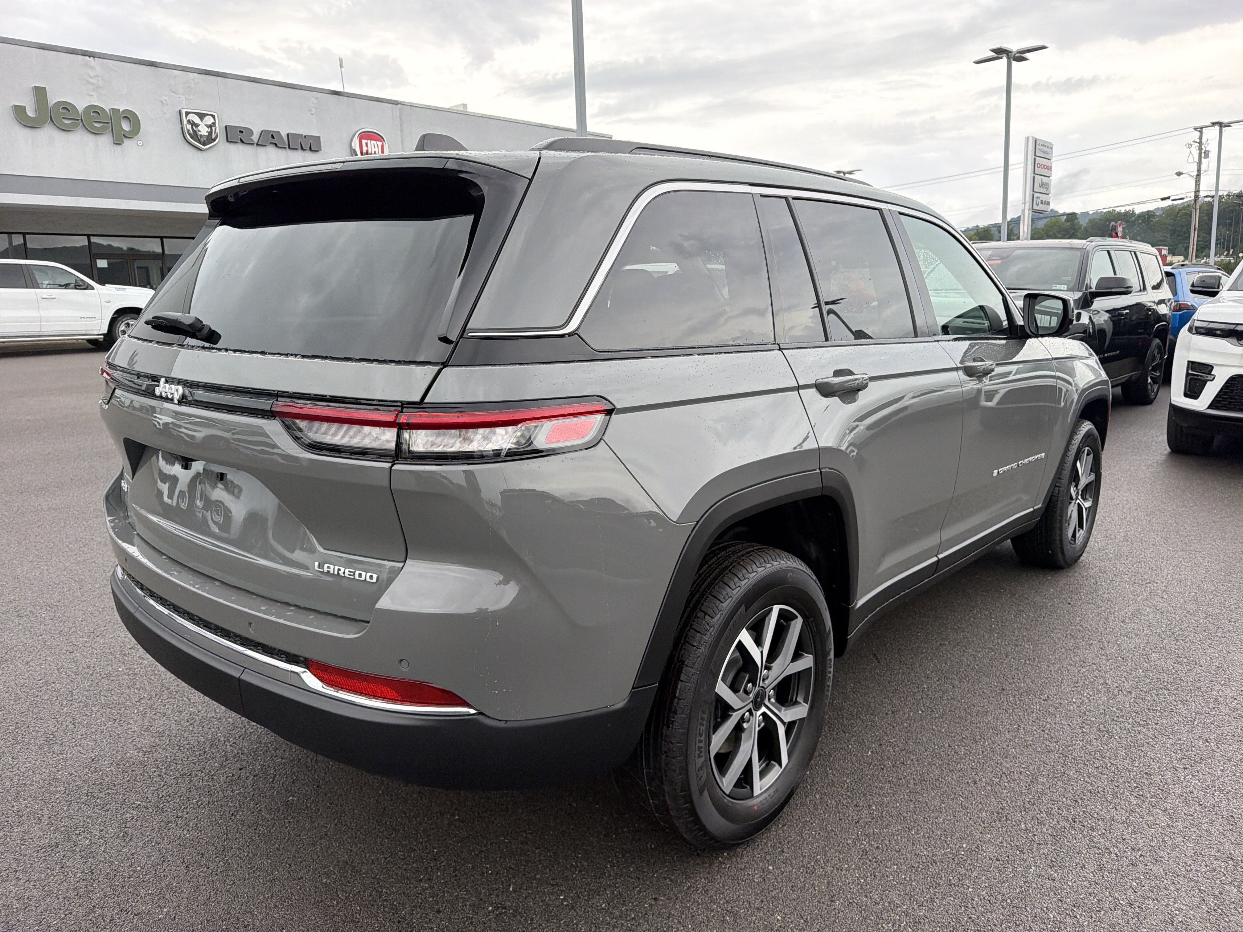 New 2027 Jeep Grand Cherokee Laredo X AWD/4WD image 7