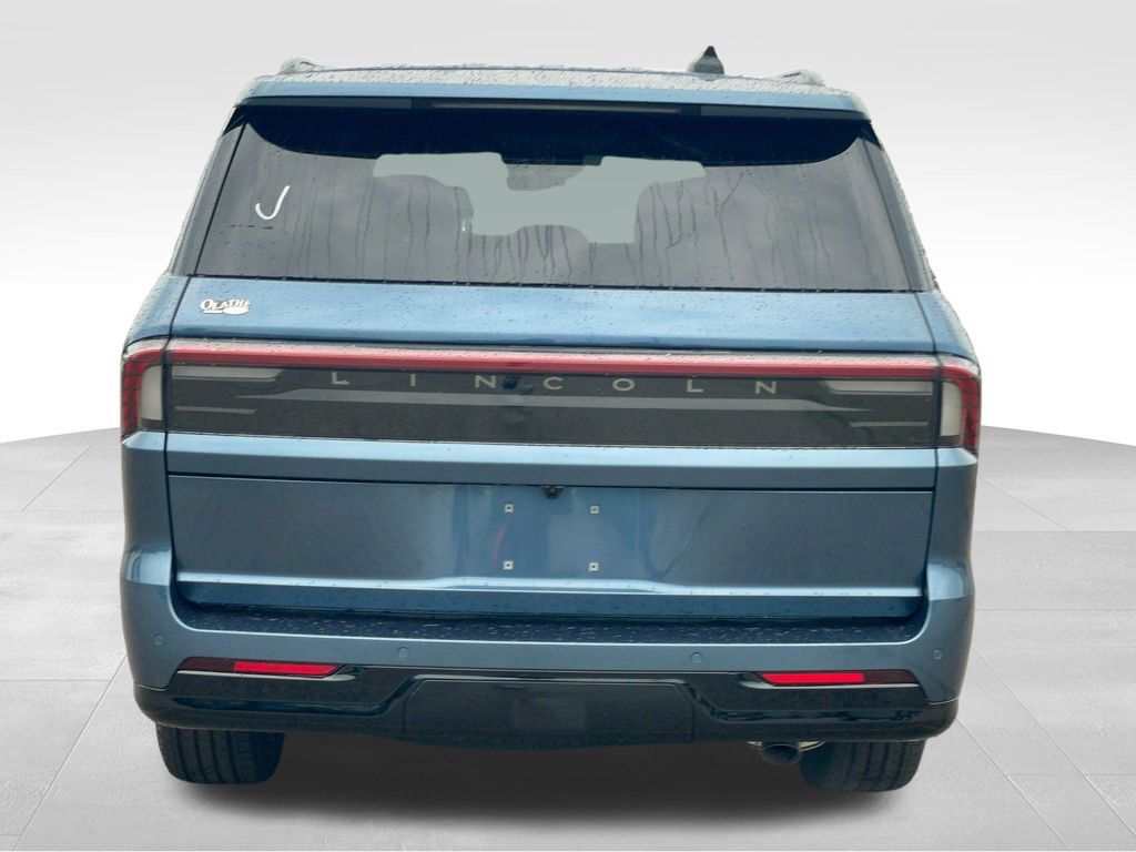 New 2027 Lincoln Navigator Reserve w/ Jet Appearance Package AWD/4WD image 4