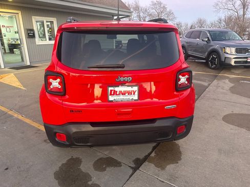 Used 2018 Jeep Renegade Latitude w/ Cold Weather Group image 4