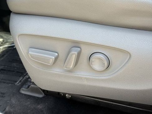 Certified 2024 Toyota Highlander XLE FWD image 26