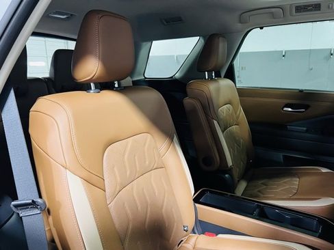 New 2026 Nissan Pathfinder Platinum image 33