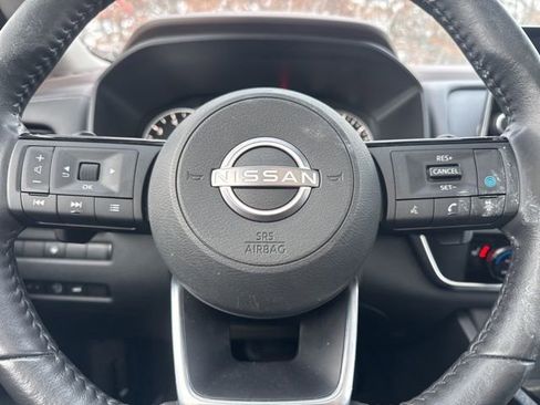 Used 2023 Nissan Rogue SV w/ SV Premium B Package image 2