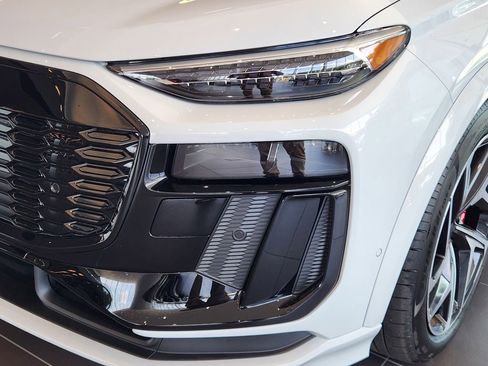 New 2027 Audi SQ6 e-tron Premium Plus AWD/4WD image 13