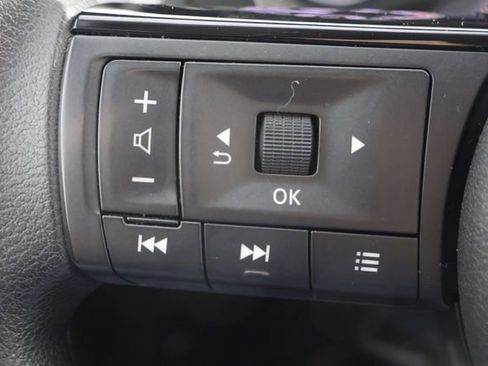 Used 2022 Nissan Rogue SV AWD/4WD image 11