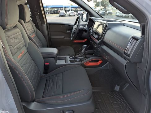 Used 2025 Nissan Frontier PRO-4X AWD/4WD image 34