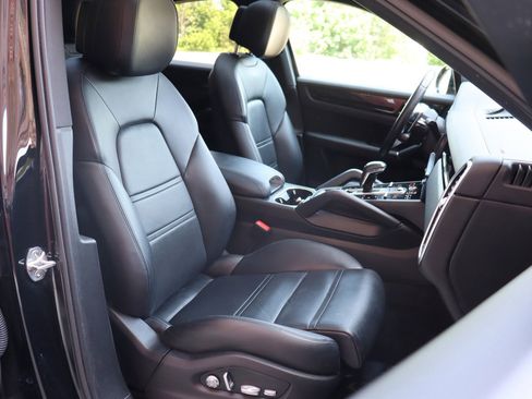 Used 2021 Porsche Cayenne Coupe AWD/4WD image 18