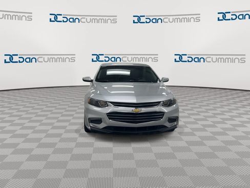 Used 2018 Chevrolet Malibu LT FWD image 3