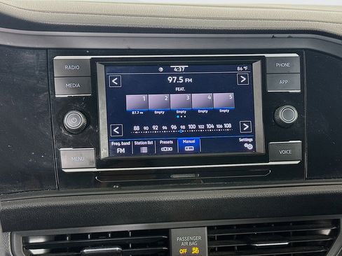 Used 2021 Volkswagen Jetta FWD image 21
