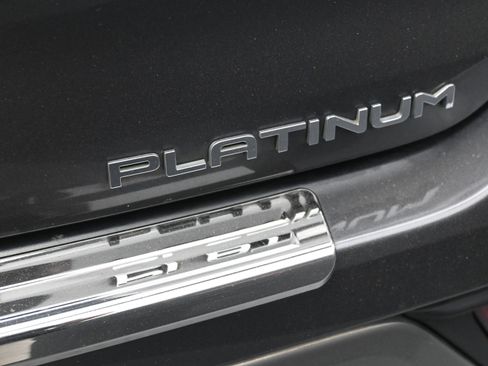 Used 2022 Toyota Highlander Platinum FWD image 39
