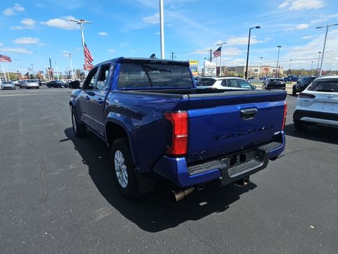 Certified 2024 Toyota Tacoma SR5 AWD/4WD image 5
