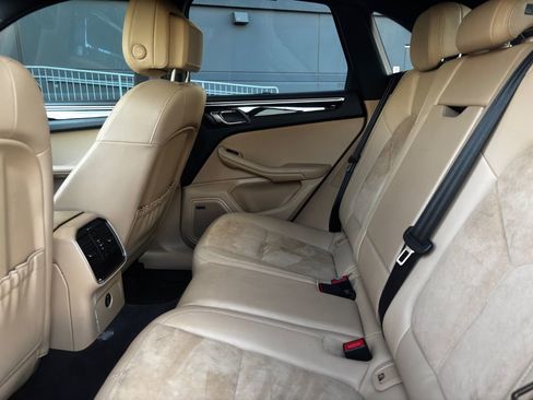 Used 2017 Porsche Macan image 32