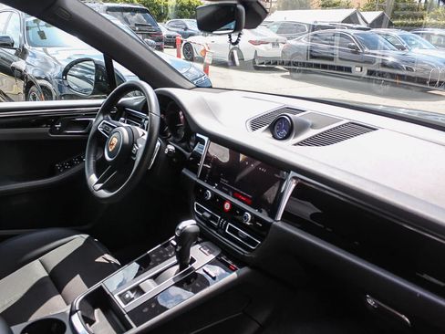 Used 2023 Porsche Macan AWD/4WD image 16