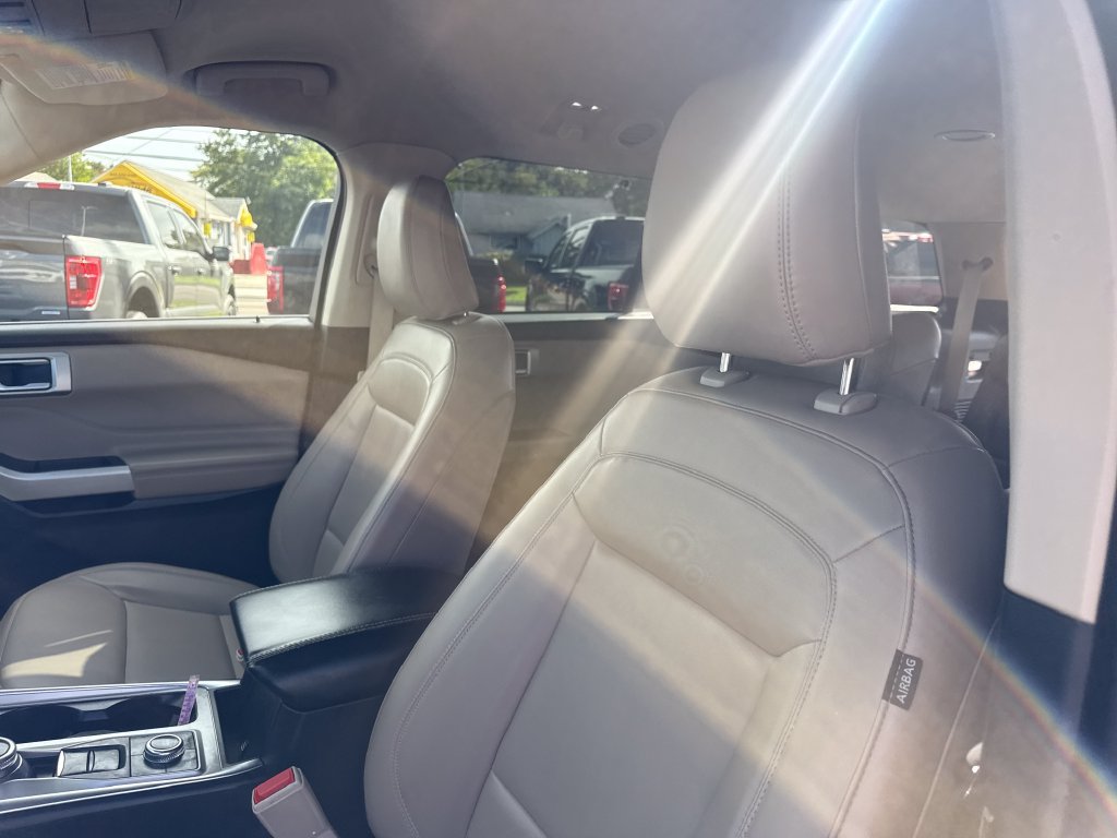 Used 2023 Ford Explorer XLT w/ Equipment Group 202A AWD/4WD image 29