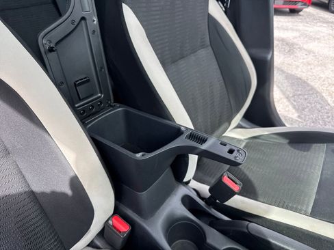 Certified 2021 Nissan Versa SV FWD image 39