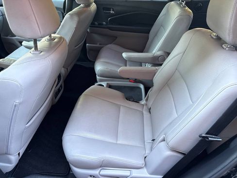 Used 2017 Honda Pilot Elite image 12