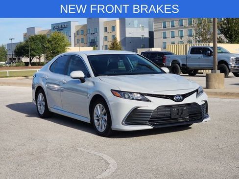 Used 2024 Toyota Camry LE image 2
