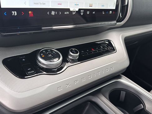 New 2025 Ford Expedition Active image 32