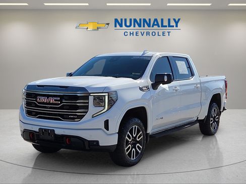 Certified 2022 GMC Sierra 1500 AT4 w/ AT4 Premium Package AWD/4WD image 1