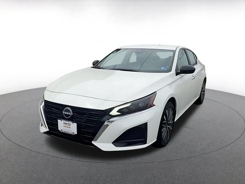 Used 2025 Nissan Altima 2.5 SV FWD image 7