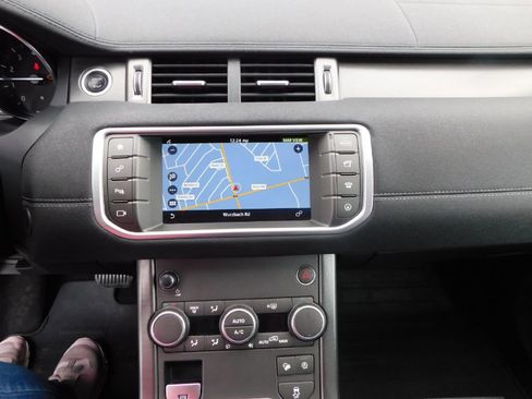 Used 2018 Land Rover Range Rover Evoque SE image 39