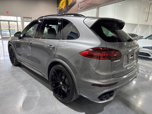 Used 2017 Porsche Cayenne GTS w/ Premium Package image 33
