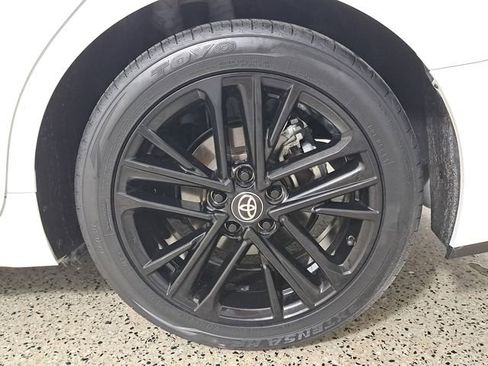 Used 2025 Toyota Camry SE w/ Convenience Package image 8