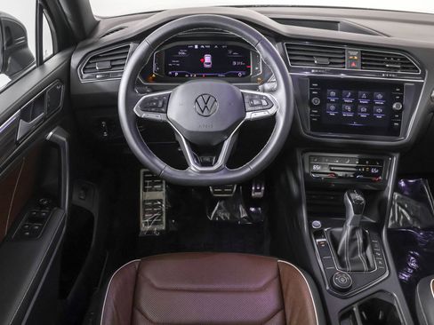 Used 2023 Volkswagen Tiguan SEL R-Line image 40